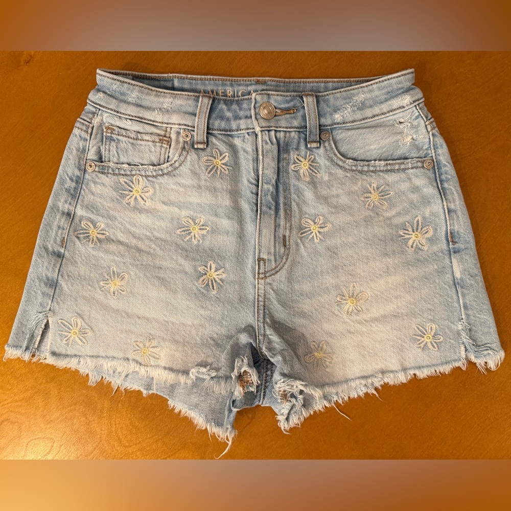 AEO Embroidered Daisy Flower Cutoff Jean Shorts Light Blue Floral Denim 00